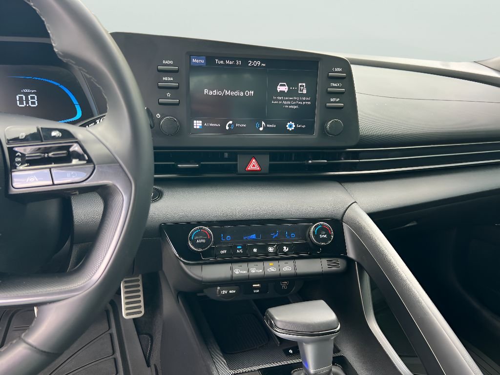 2025 Hyundai Elantra SEL - Photo 25