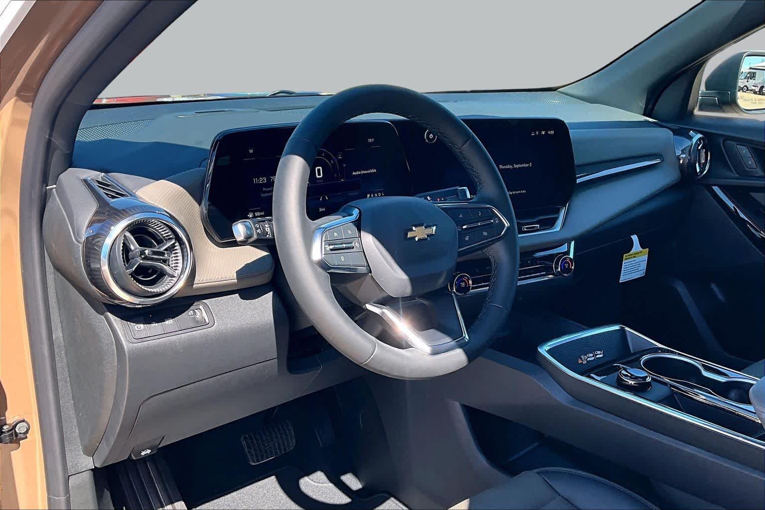 2027 Chevrolet Equinox LT - Photo 8