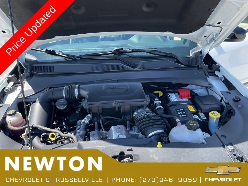 Used 2025 Bright White Clearcoat Jeep Latitude image 55