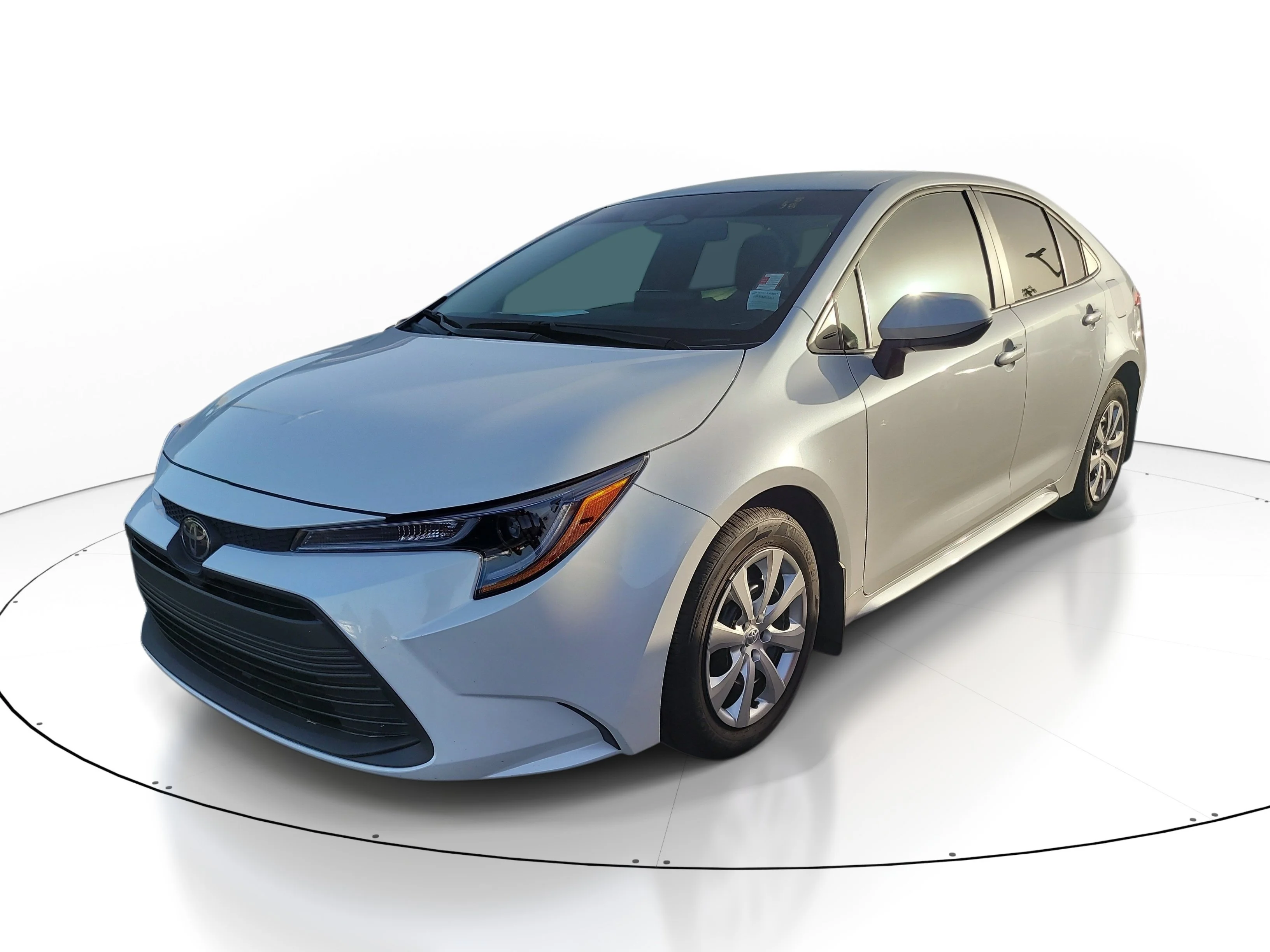 Used 2025 Pearl Toyota LE image 3