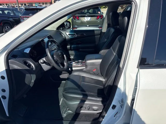 Used 2016 White Nissan SL image 12