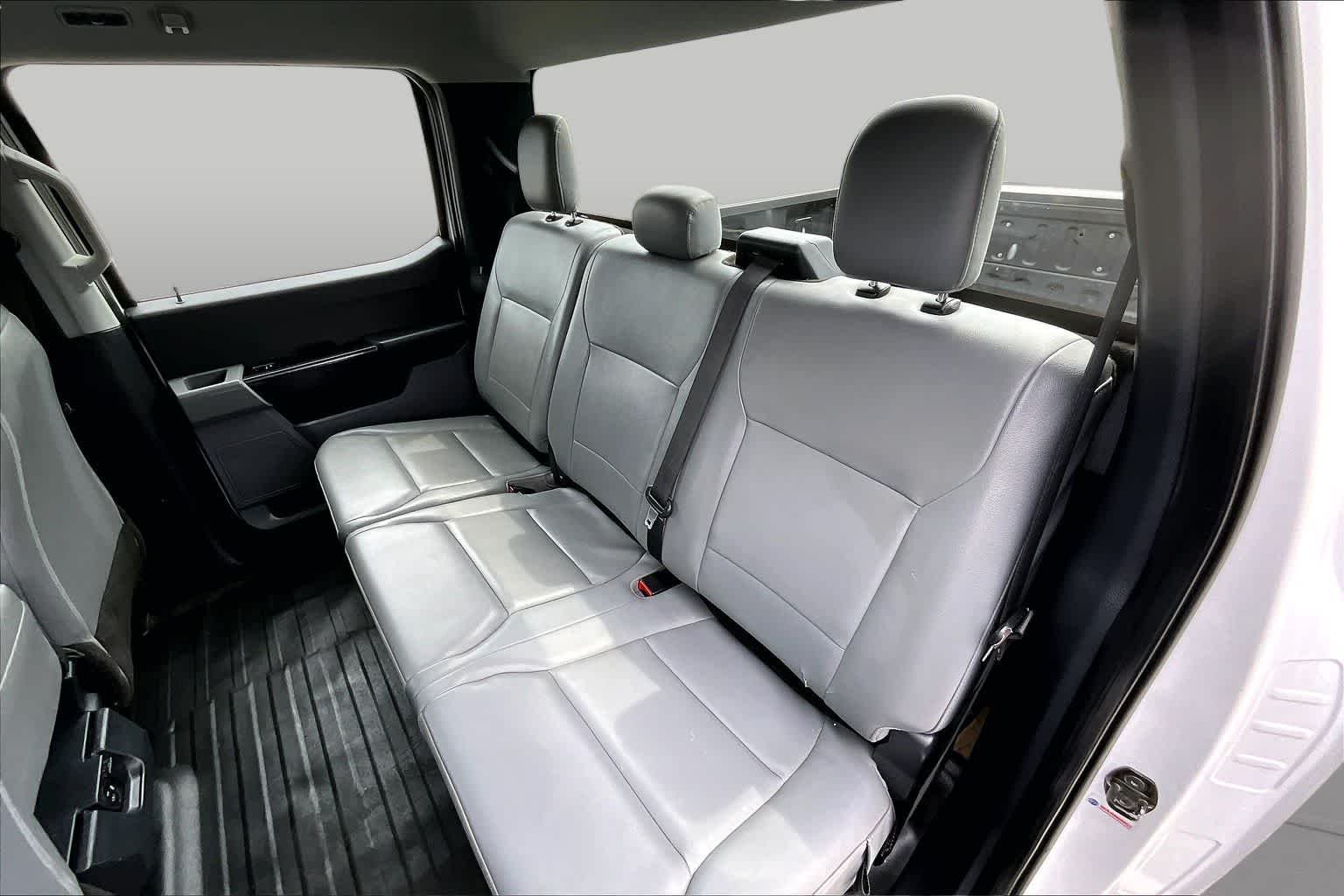 Used 2022 Oxford White Ford XL image 21