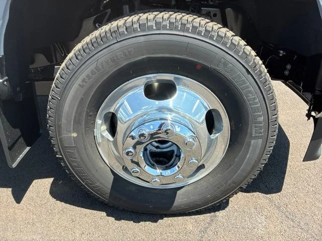 New 2026 Glacier Gray Metallic Tri-Coat Ford F-350® King Ranch® image 15
