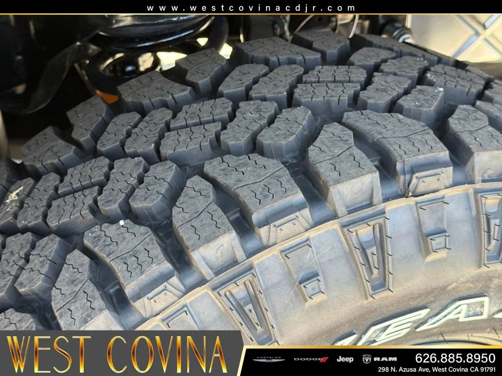 New 2026 Diamond Black Crystal Pearl-Coat Exterior Paint RAM Rebel image 18