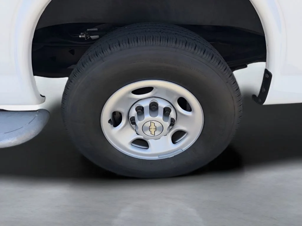Used 2024 Summit White Chevrolet WT image 29