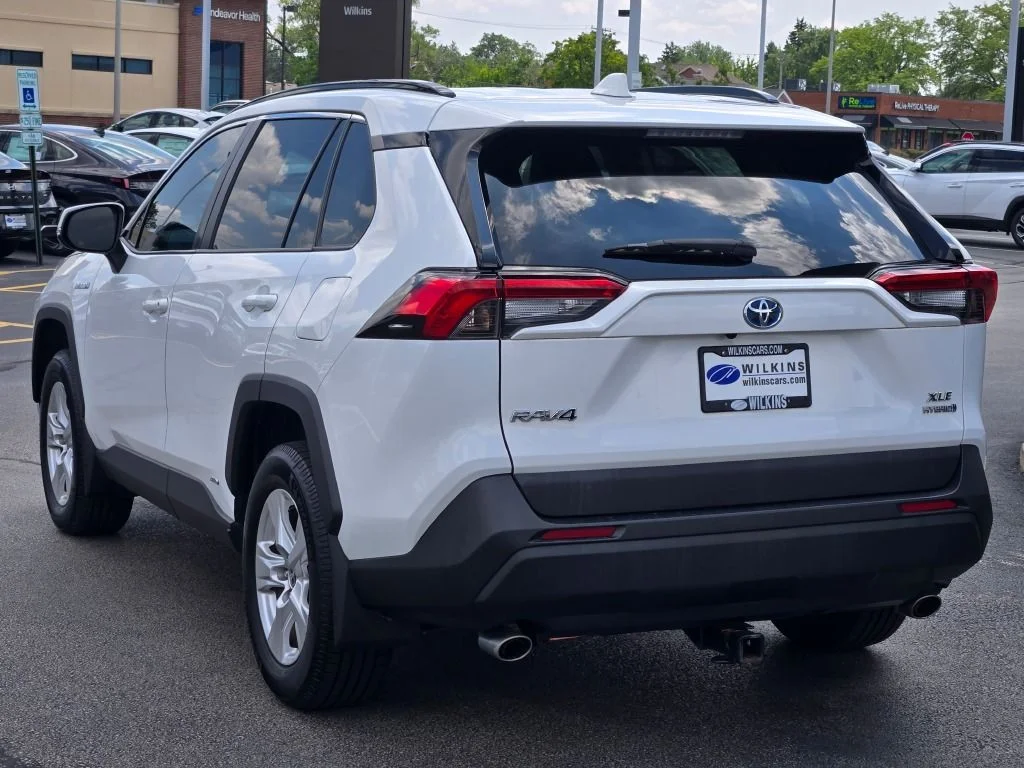Used 2021 White Toyota XLE image 16