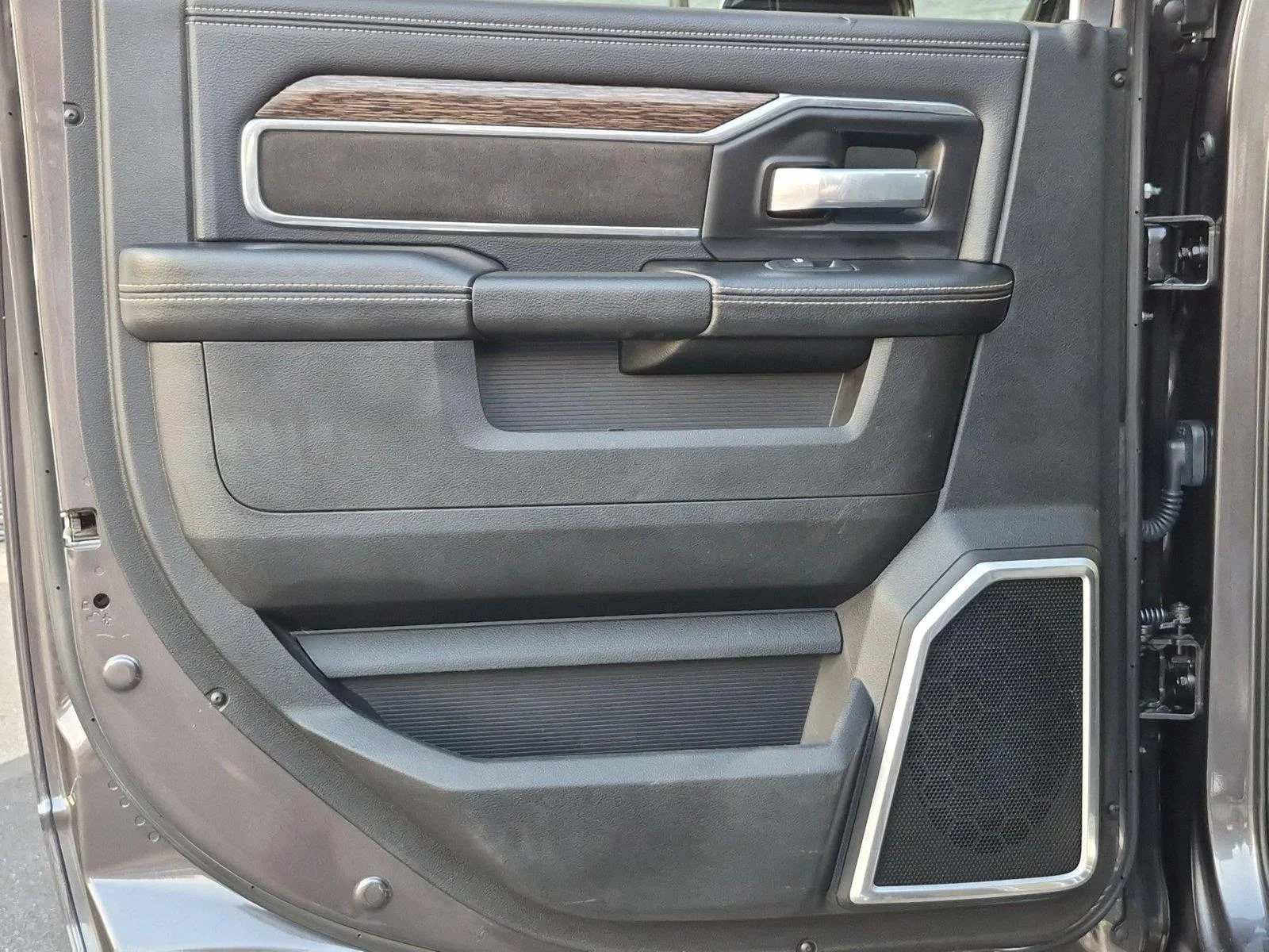 Used 2021 Granite Crystal Metallic Clearcoat Ram Laramie image 29