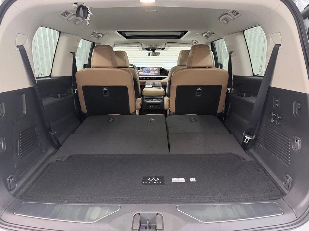New 2027 RADIANT WHITE INFINITI Luxe 2WD image 38