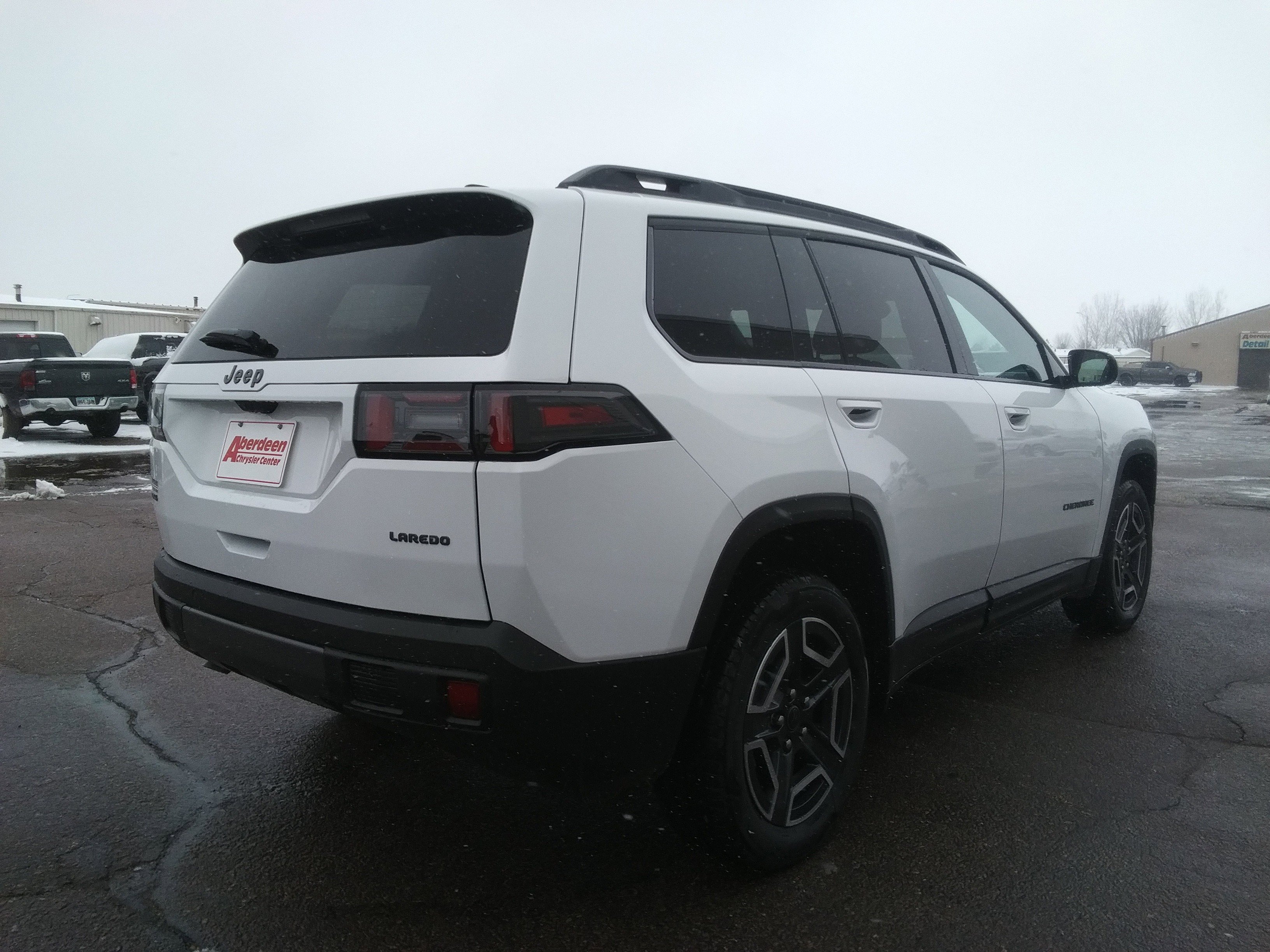 New 2026 Bright White Clear-Coat Exterior Paint Jeep Laredo image 5
