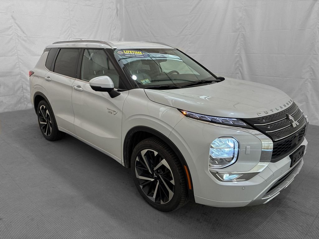 Used 2024 White Mitsubishi SEL image 10