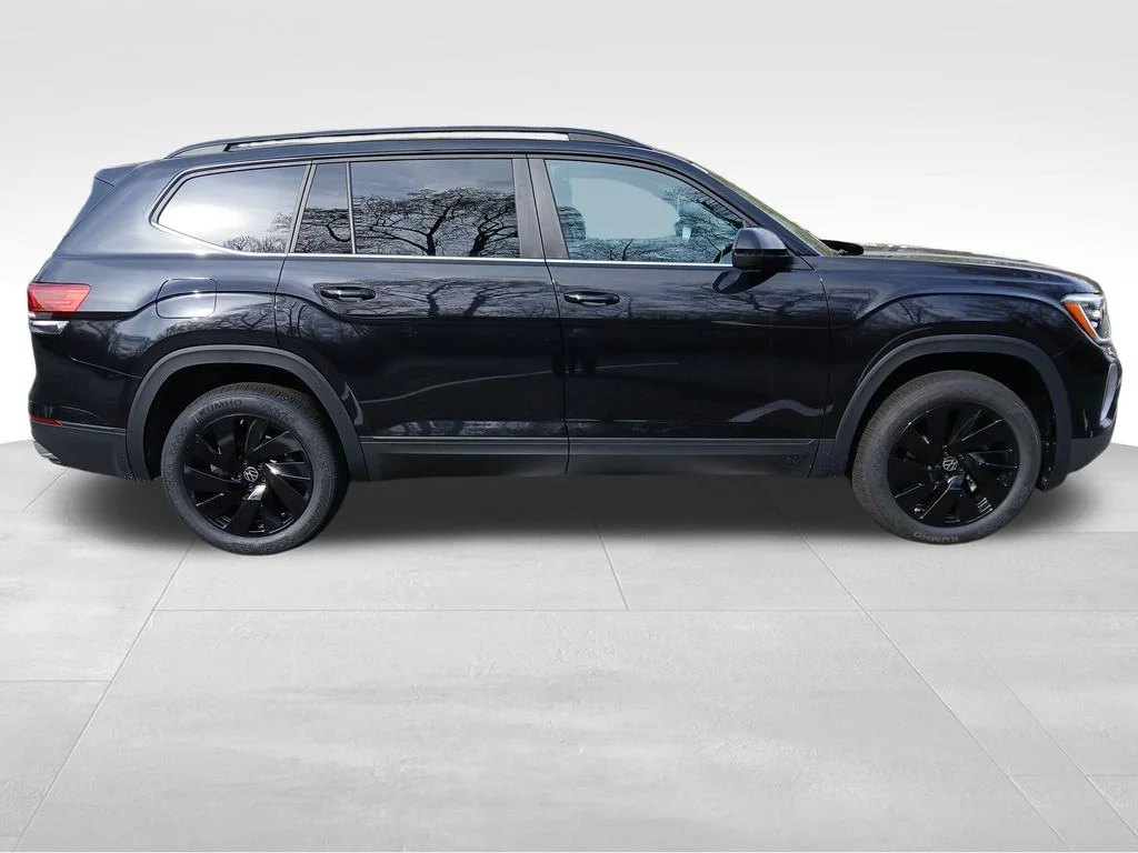 New 2026 Black Volkswagen 2.0T SE w/Technology image 6