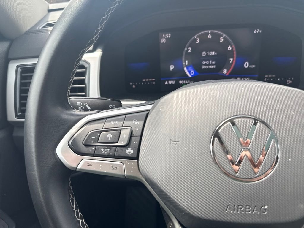 Used 2022 Silver Volkswagen 3.6L V6 SE w/Technology image 24