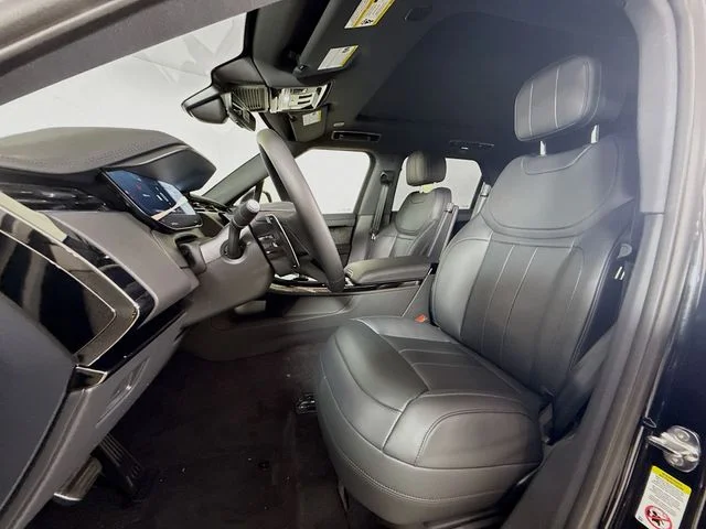 New 2026 Santorini Black Metallic Land Rover Dynamic SE image 11