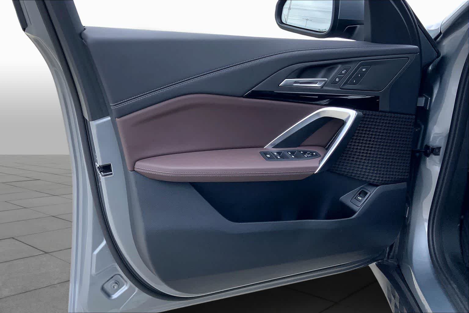 Used 2025 Skyscraper Grey Metallic BMW xDrive28i image 25
