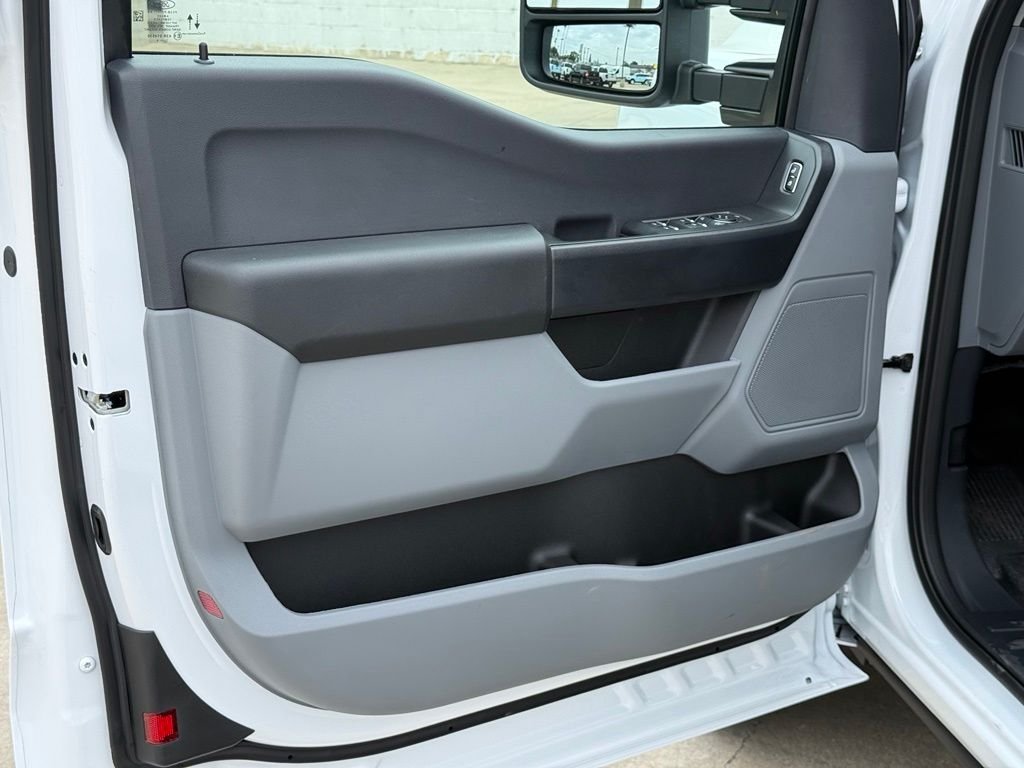New 2026 Oxford White Ford F-250® XL image 15