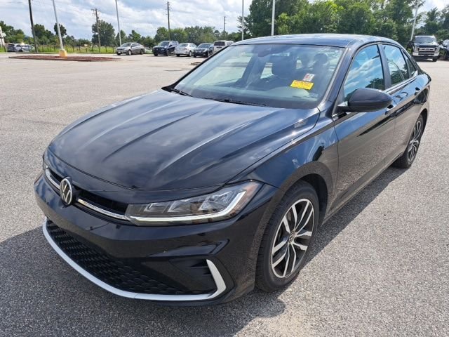 Used 2025  Volkswagen 1.5T SE image 2