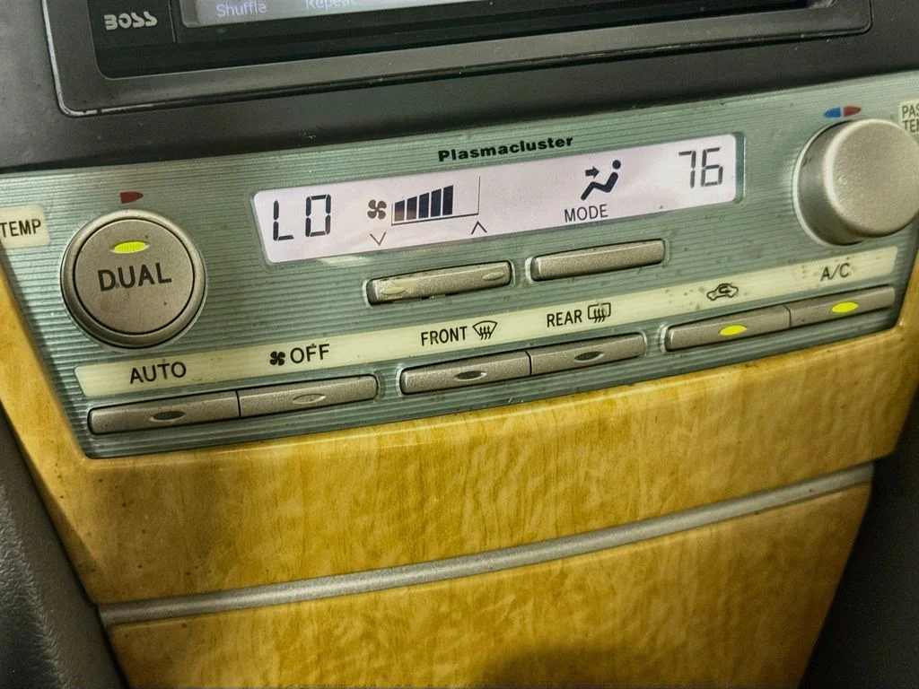 Used 2007 Silver Toyota XLE image 17