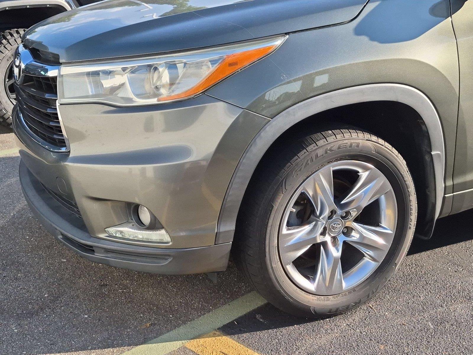 Used 2015 Predawn Gray Mica Toyota Limited image 8