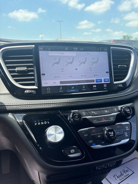 2025 Chrysler Pacifica Select AWD's photo