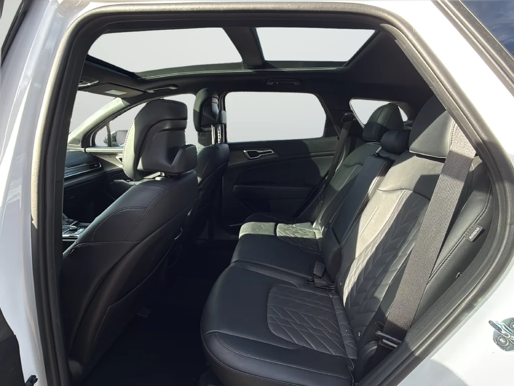 Used 2025 White Kia X-Line image 26