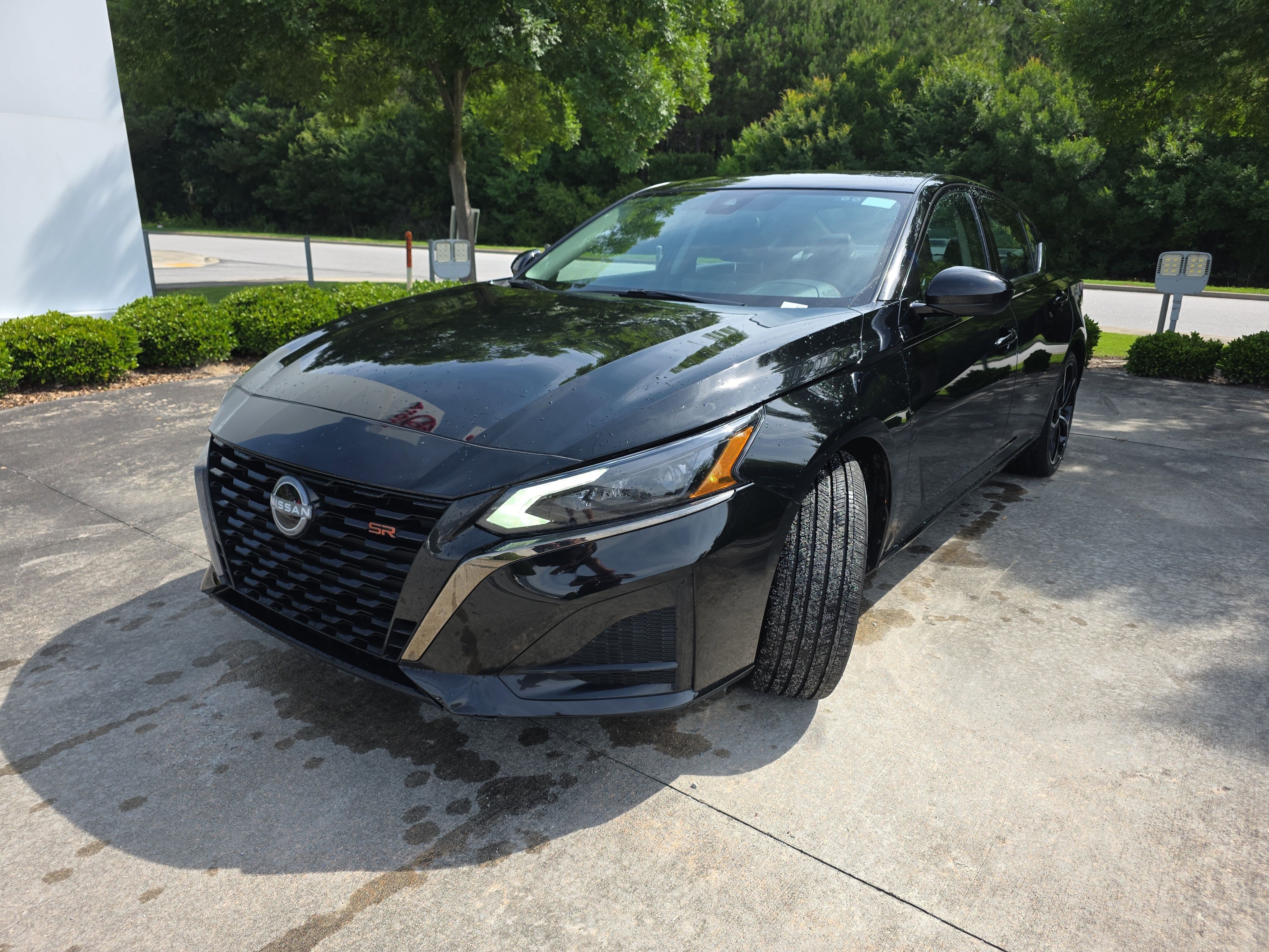 Used 2025 Super Black Nissan SR image 8