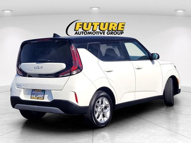 Used 2023 White Kia S image 4
