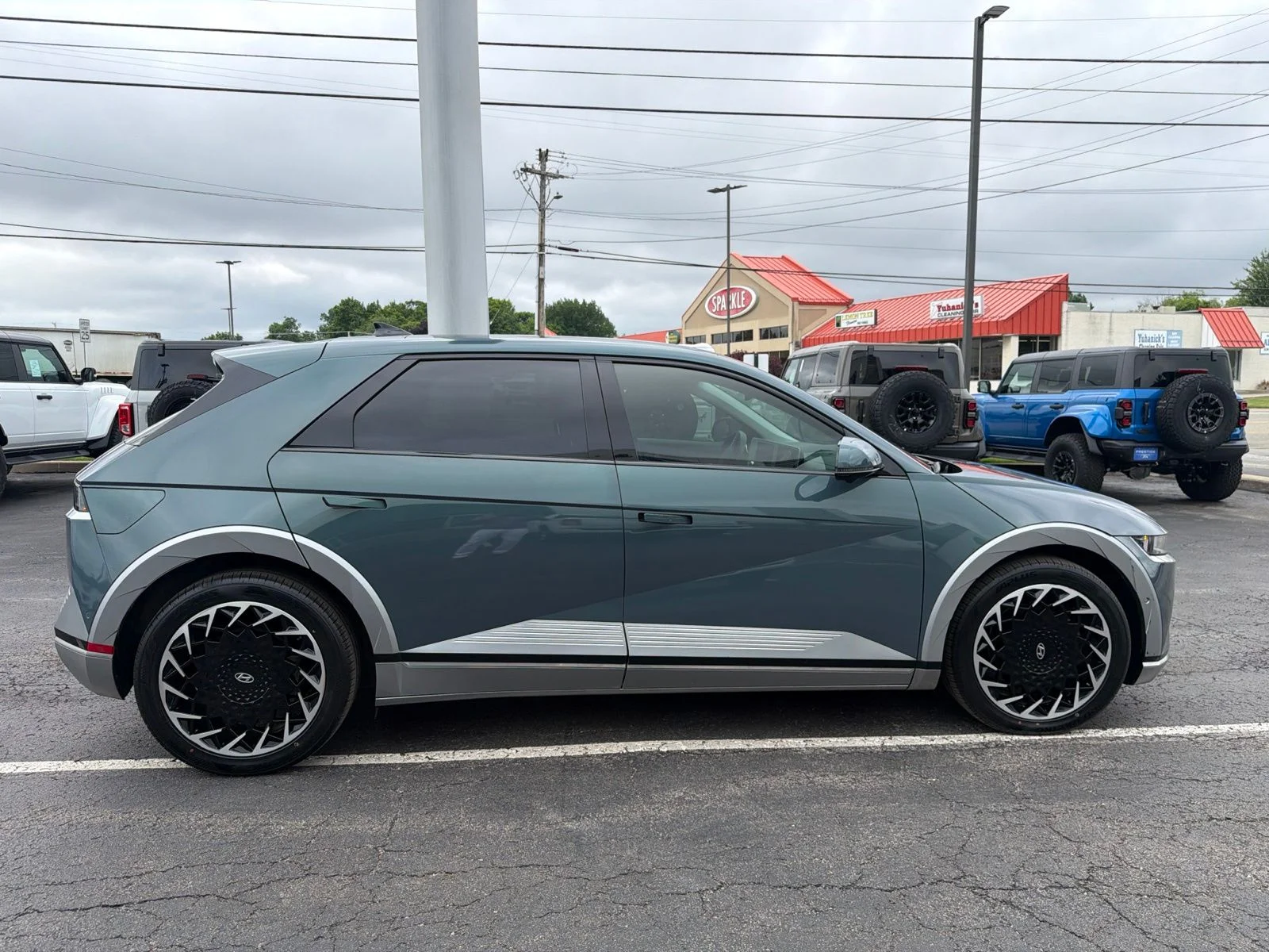 Used 2023 Green Hyundai Limited image 6