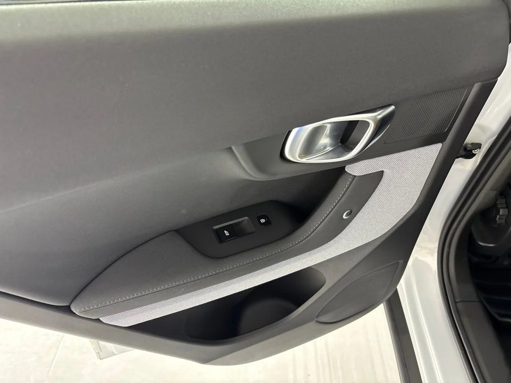 Used 2023 White Polestar Long Range Dual Motor Performance image 23