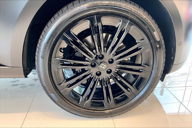 New 2027 Obsidian Black Satin Land Rover SE image 23