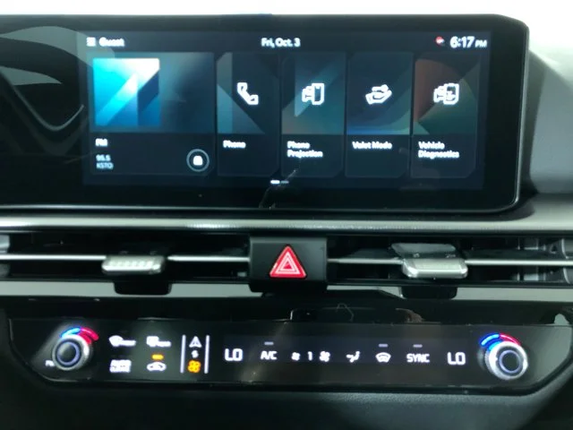 New 2026 SNOW WHITE PEARL Kia LX image 14