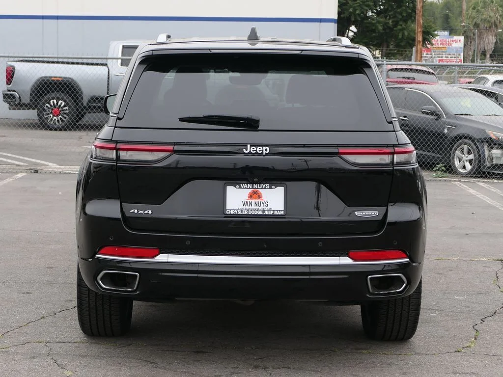 Used 2023 Diamond Black Crystal Pearl Coat Jeep Summit image 5