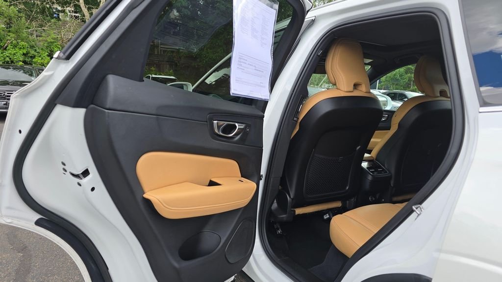 Used 2020 White Volvo T5 Inscription image 15