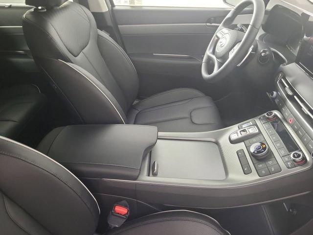 Certified Used 2025 Black Hyundai XRT image 23