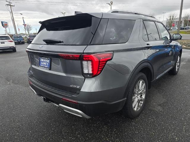 Used 2025 Gray Metallic Ford Platinum image 36