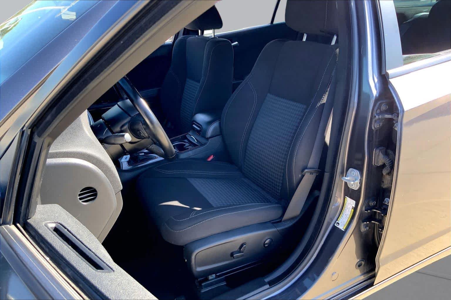 Used 2022 Granite Pearlcoat Dodge SXT image 8