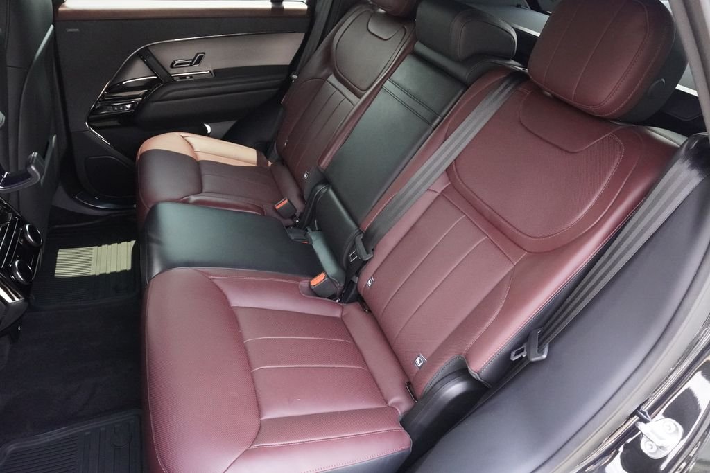New 2026 Santorini Black Land Rover Dynamic SE image 30