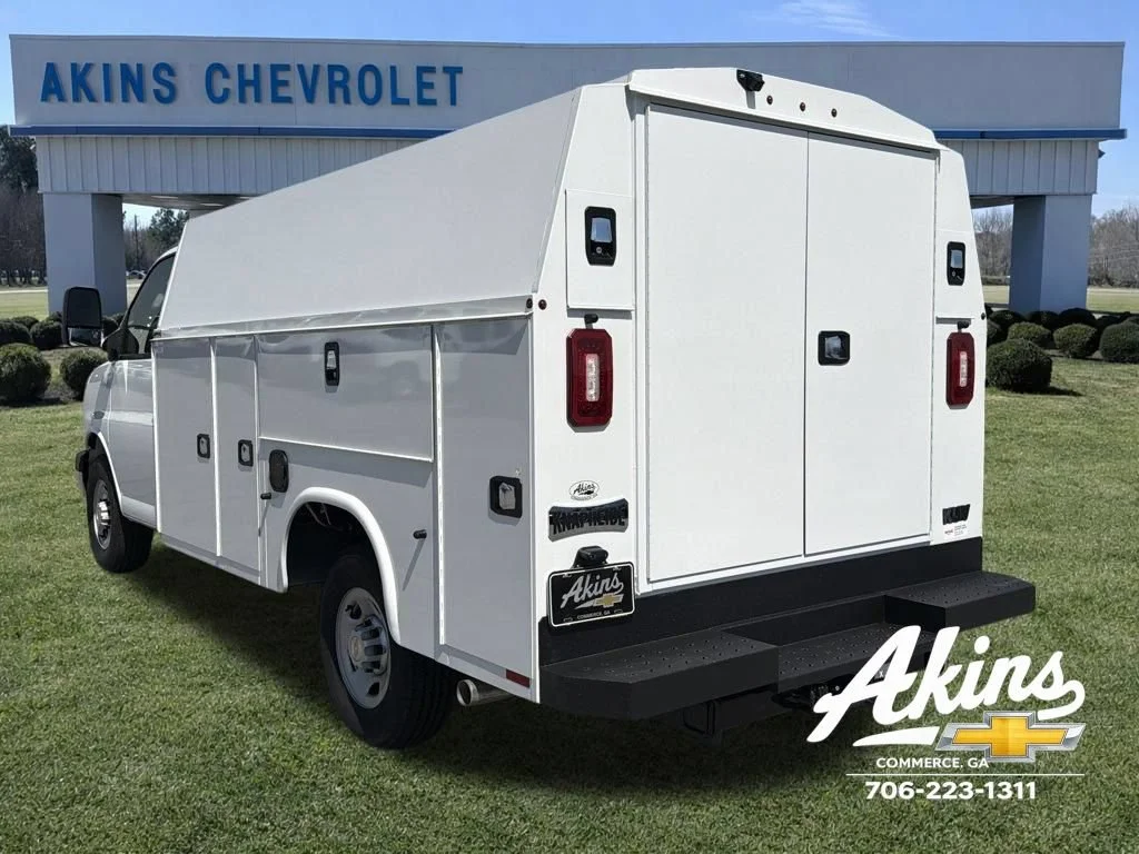 New 2026 Summit White Chevrolet 1WT image 8