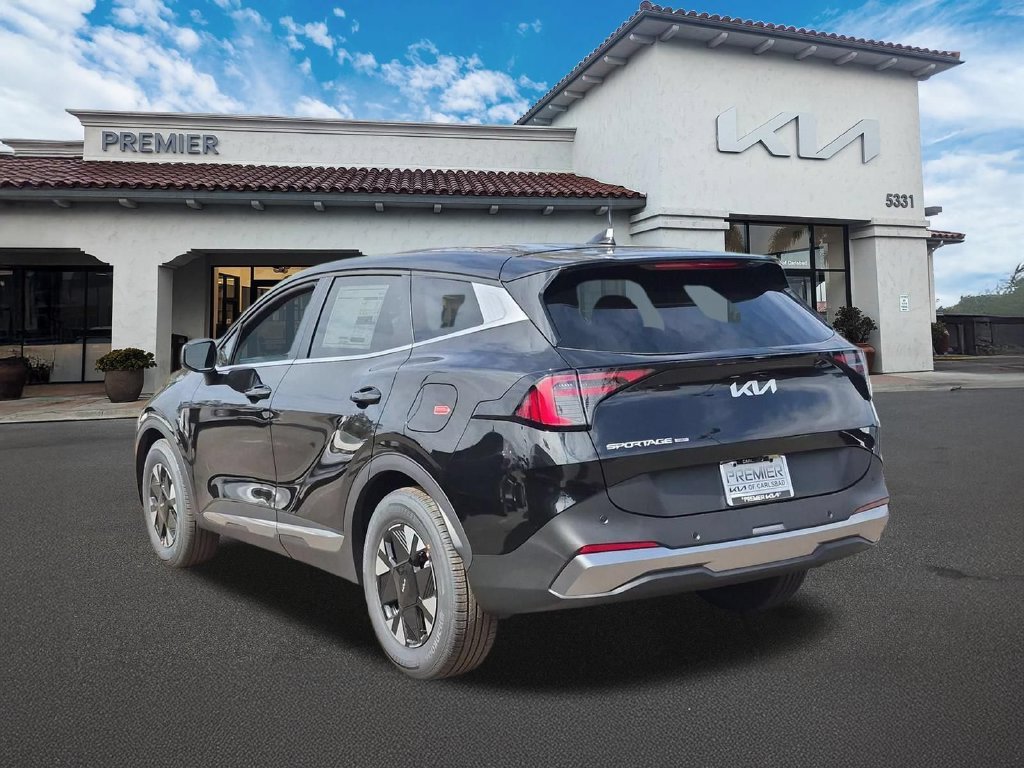 New 2027 Fusion Black Kia LX image 6