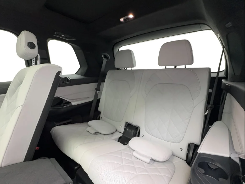 Used 2024 White BMW xDrive40i image 33