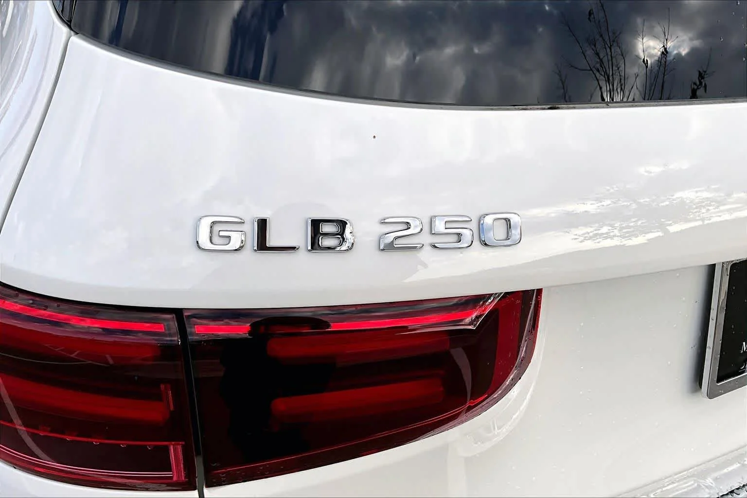 New 2026 Polar White Mercedes-Benz GLB 250 image 15