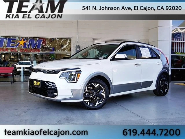 Certified Used 2023 White Kia Wave image 2