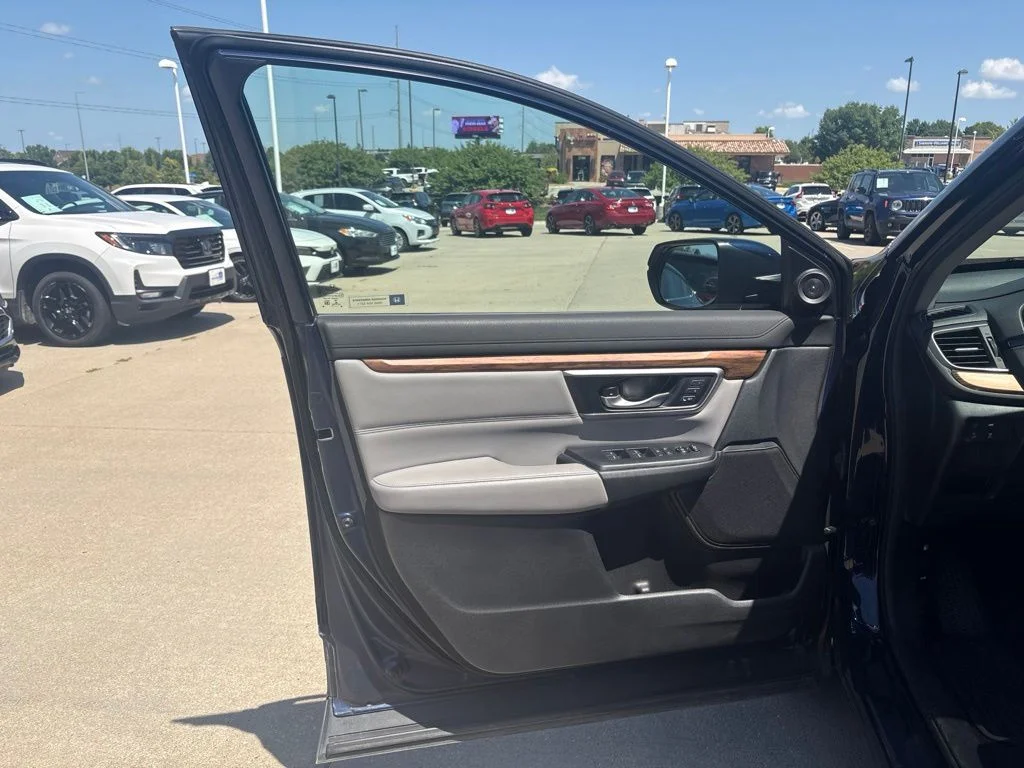 Used 2017 Blue Honda Touring FWD image 9