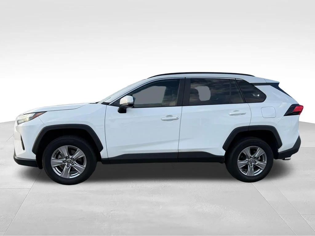 Used 2022 White Toyota XLE image 2