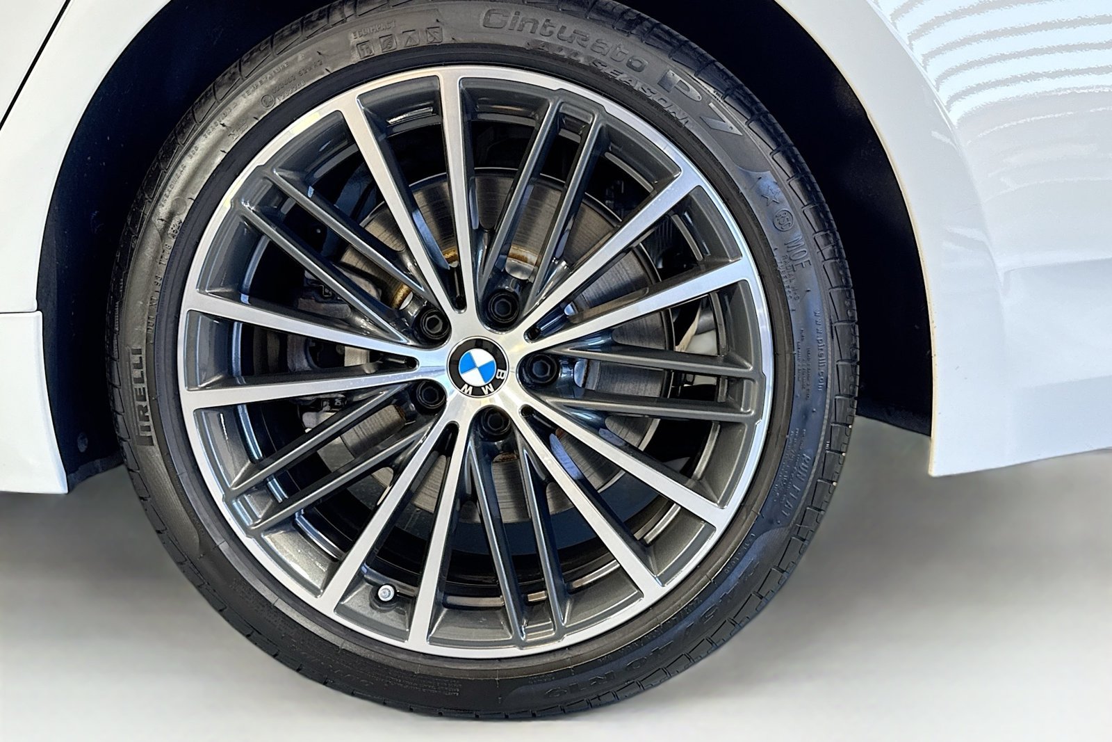 Used 2023 Alpine White BMW 540i image 30