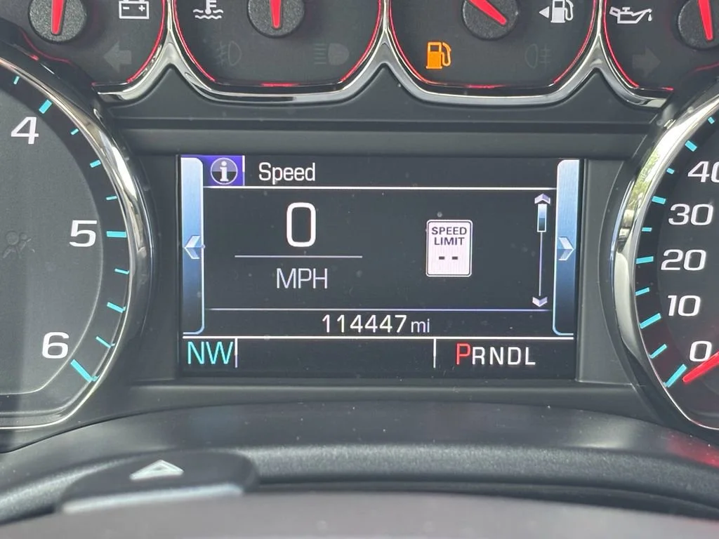 Used 2018 WHITE FROST TRICOAT GMC SLT image 32