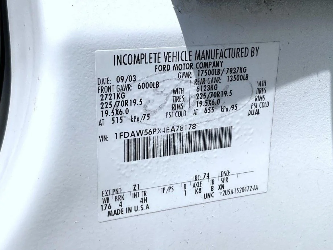 Used 2004 White Ford Lariat image 26