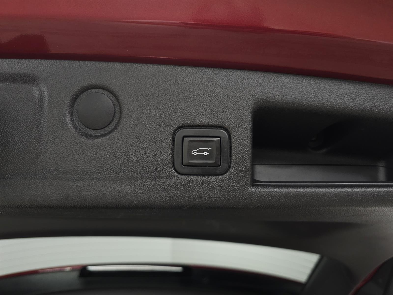 Used 2019 Red Chevrolet Premier image 9