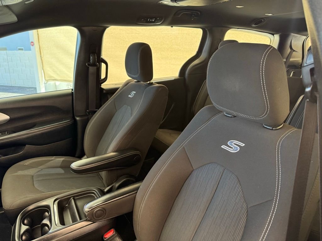 Used 2020 Brilliant Black Crystal Pearlcoat Chrysler Touring image 26