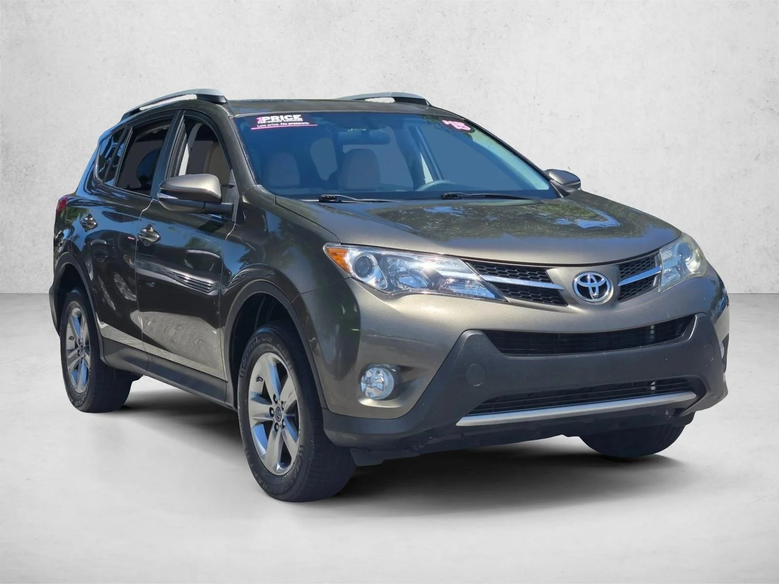 Used 2015 Pyrite Mica Toyota XLE image 3