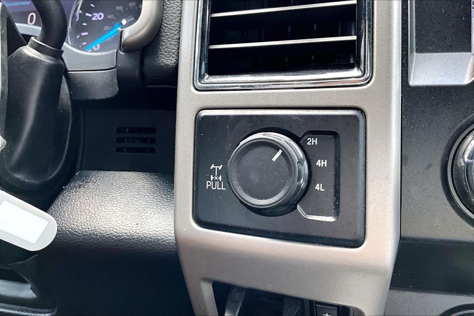 Used 2019 Blue Jeans Metallic Ford LARIAT image 32